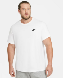 Camisa Nike SportWear Club - Branca na internet