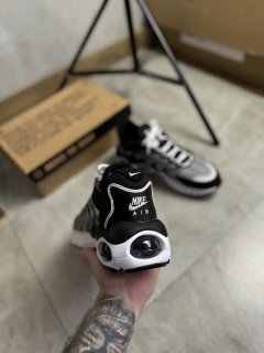 Air Max TW - Black & White na internet