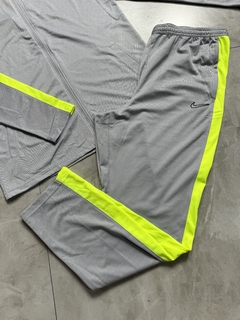 Conjunto Nike - Dri Fit ( Cinza / Verde ) na internet