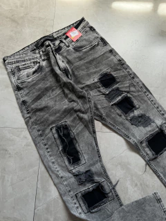 Calça Jeans - Modelo Jogador - Cinza com Patch (2400262) na internet