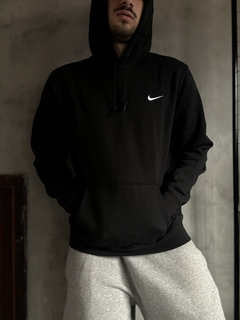 Moletom Nike Mini Swoosh - Preto - comprar online