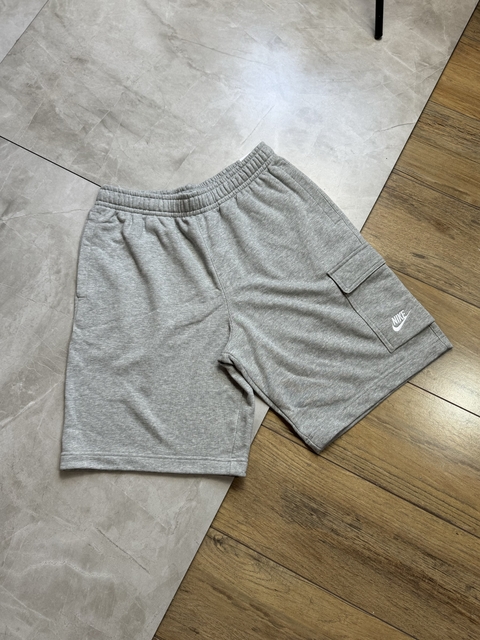 Shorts Nike Cargo Club - Cinza