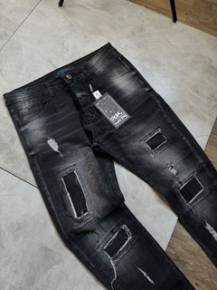 Calça Jeans - Preta com Rasgos (Jogador) - comprar online