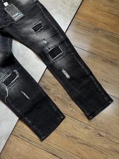 Calça Jeans - Preta com Rasgos (Jogador) na internet