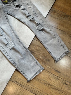Calça Jeans - Cinza com Rasgos (Jogador) 2419321 na internet