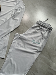 Conjunto Nike Dri Fit - 2025 (Ice Frozen) na internet