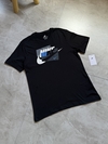 Camisa Nike SportWear - Graphic (Preta)