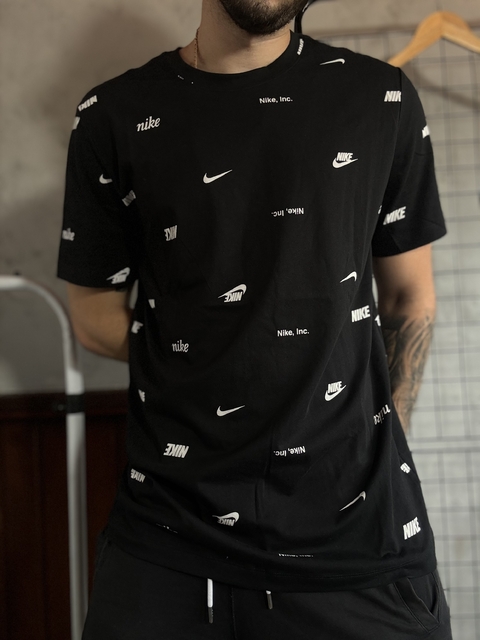 Camisa Nike - Multiple Icons