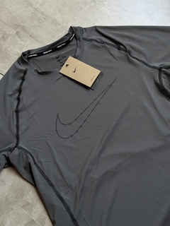 Camisa Nike PRO - Cinza Chumbo - comprar online
