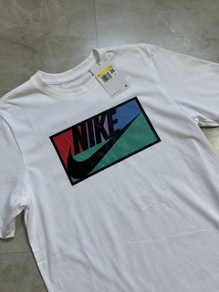 Camisa Nike - Club Patch Colors - comprar online