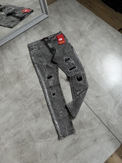 Calça Jeans Jogador - Cinza com Pingos / Quadrados (2400221) - comprar online