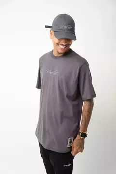 Blusa Oversized BORDADA chumbo na internet