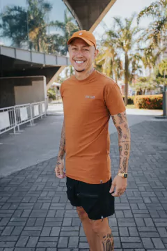 BLUSA SLIM PREMIUM CARAMELO