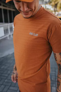 BLUSA SLIM PREMIUM CARAMELO - comprar online