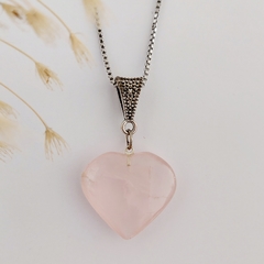 Colar Coração de Pedra - Quartzo Rosa