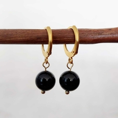 Brinco Dourado Ágata Preta Esfera - comprar online