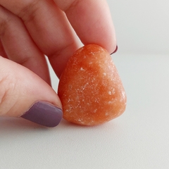 Calcita Laranja Rolada P - Alegria, Energização e Destemor - Terapias da Lua - Cristais Naturais | Acessórios Energéticos | Ervas e Aromas