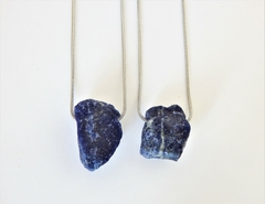 Colar de Pedra Sodalita Bruta - Terapias da Lua - Cristais Naturais | Acessórios Energéticos | Ervas e Aromas