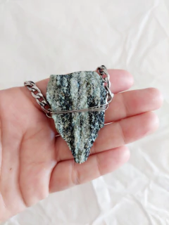 Colar de Pedra Jaspe Rajado Bruto - Choker - Terapias da Lua - Cristais Naturais | Acessórios Energéticos | Ervas e Aromas