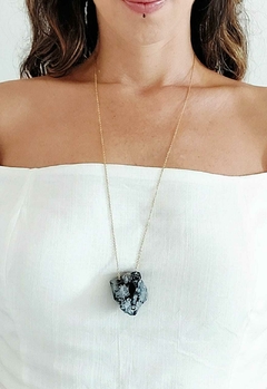 Colar Dourado Obsidiana Floco de Neve Bruta - 70cm - Terapias da Lua - Cristais Naturais | Acessórios Energéticos | Ervas e Aromas
