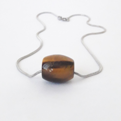 Colar de Olho de Tigre - Oval - Terapias da Lua - Cristais Naturais | Acessórios Energéticos | Ervas e Aromas