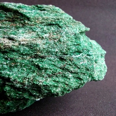 Fuchsita Bruta G 718g - Saúde, Cura e Tranquilidade - Terapias da Lua - Cristais Naturais | Acessórios Energéticos | Ervas e Aromas