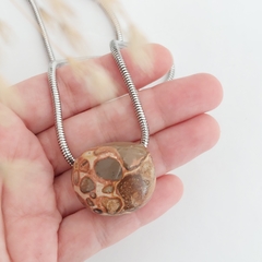 Colar de Pedra Leopardita Natural - Dualidade e Carma - comprar online