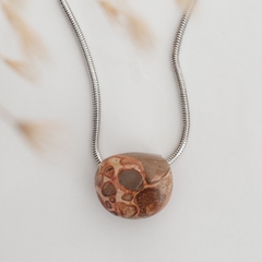 Colar de Pedra Leopardita Natural - Dualidade e Carma