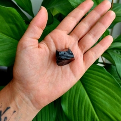 Obsidiana Preta Bruta P - Proteção, Exposição e Expansão