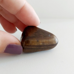 Olho de Tigre Rolado M - Poder Pessoal, Coragem e Determinação - Terapias da Lua - Cristais Naturais | Acessórios Energéticos | Ervas e Aromas