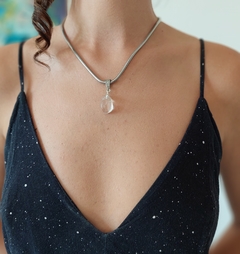 Pingente de Quartzo Cristal Natural - Cura, Potencialização e Purificação - comprar online
