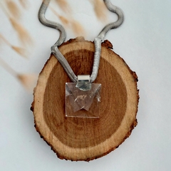 Colar Pirâmide de Pedra Quartzo Cristal - Cura e Purificação