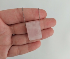 Colar Difusor Pessoal Retângulo - Quartzo Rosa na internet