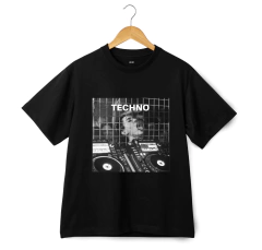 OVERSIZED e Camiseta Me at TECHNO - comprar online