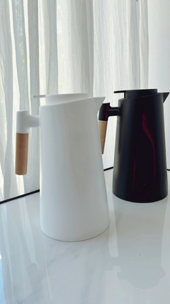 Jarra termica negro mate asas de bamboo - 1 litro - Mila.decohogar