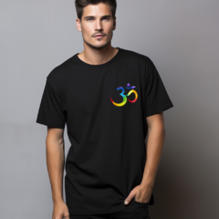 Camiseta Unissex OM no peito em algodão orgânico Preta na internet