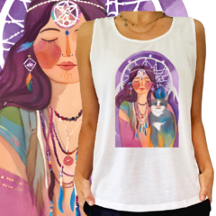 Mulher hippie com seu gato na internet