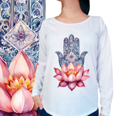 Mão de Hamsa com flor de lótus na internet