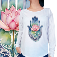 Mão de Hamsa azul com flor de lótus na internet