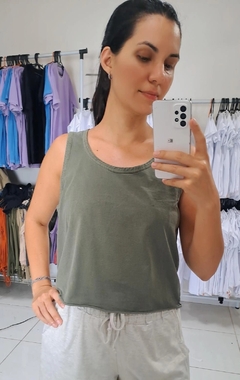 Cropped regata em algodão estonado liso