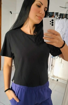 Cropped em algodão estonado preto