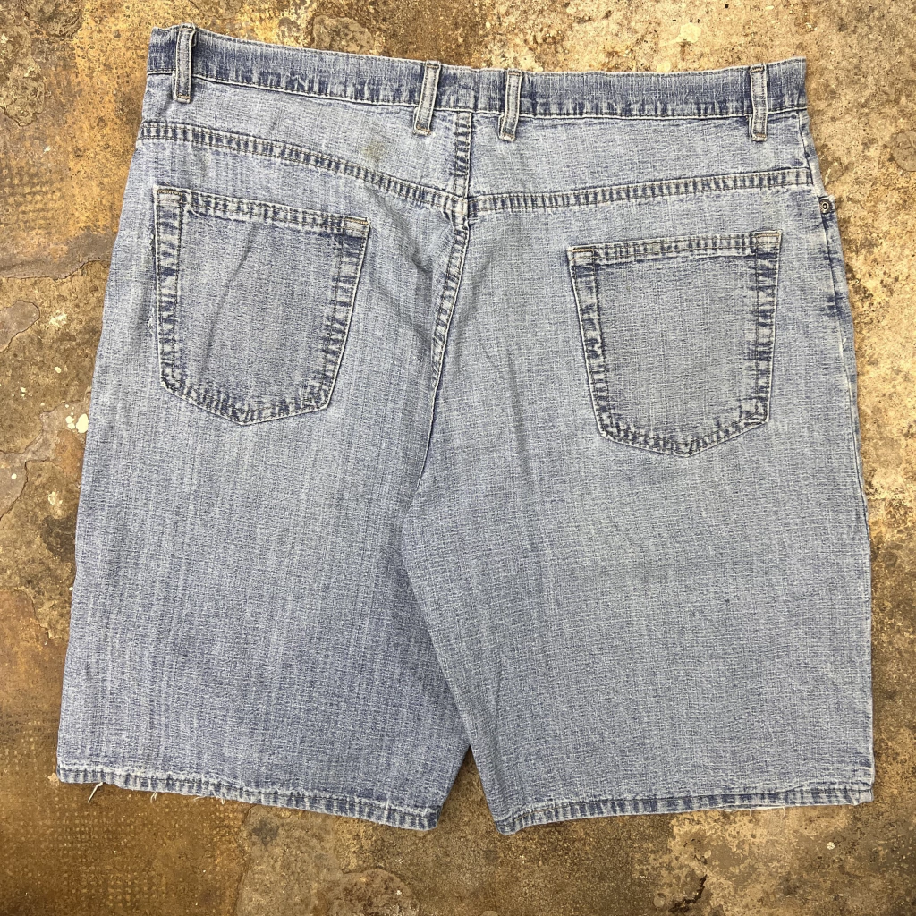 Bermuda Faded Glory T52