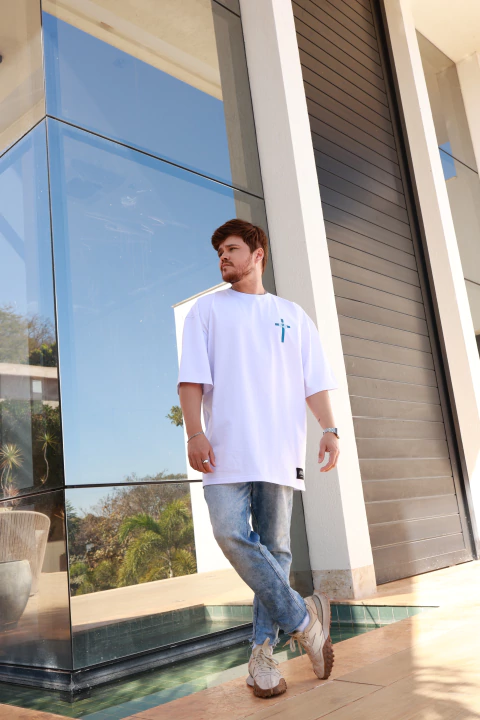 Oversized Masculina Chozen Moda Cristã - comprar online