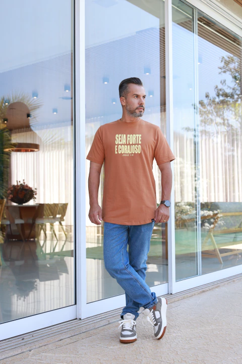 Camiseta Masculina Seja Forte E Corajoso Moda Cristã - comprar online