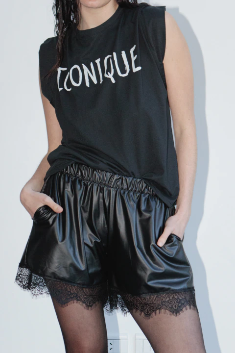 REMERA ICONIK NEGRA