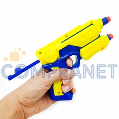 Pistola lanza dardos Mediana con tablero y 4 dardos, 11820 - Compranet