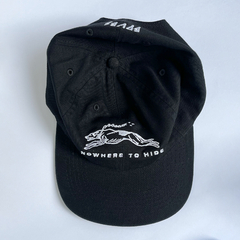 BONÉ / NOWHERE TO HIDE (PRETO) na internet