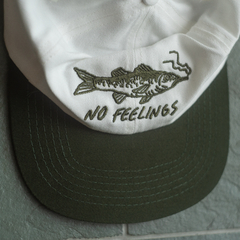 BONÉ / NO FEELINGS na internet