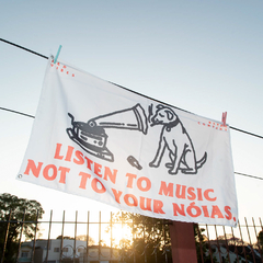 BANDEIRA / LISTEN TO MUSIC DOG