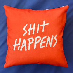 CAPA DE ALMOFADA / SHIT HAPPENS